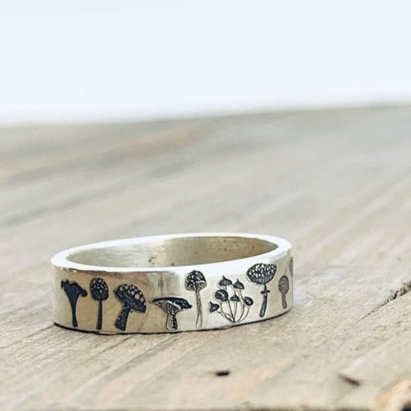 Mushrooms Flower Engraved Silver Ring - Picture 2 of 7